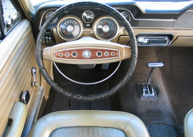 dash close-up 1968 Mustang