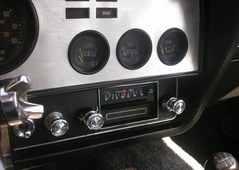 1977 Mustang 8 Track AM Radio