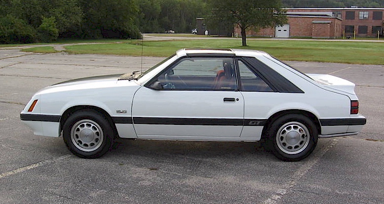 Oxford White 85 Mustang GT Hatchback