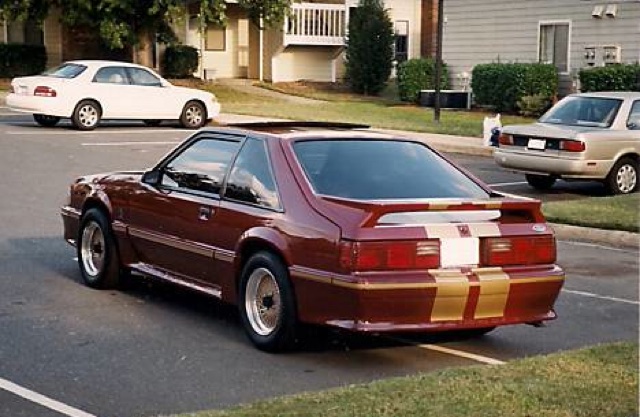 Cabernet Red 1988 US Mustang Hatchback