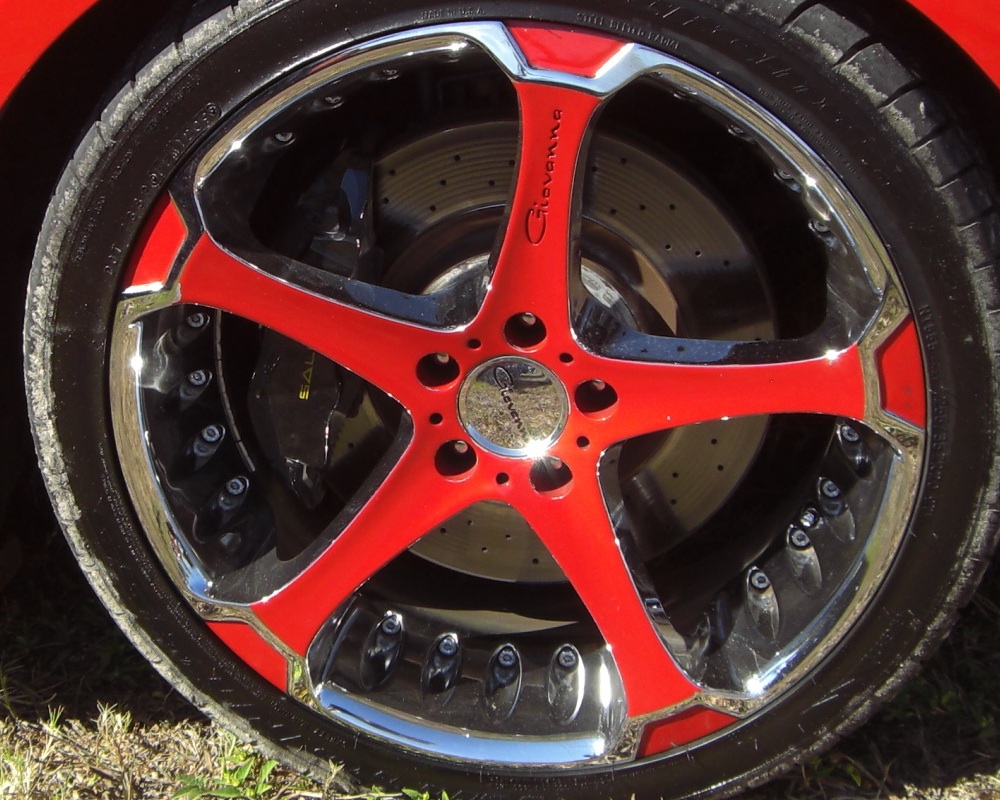 Giovanna painted wheels, saleen brakes