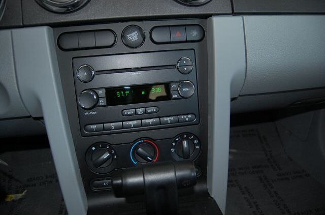 Standard Stereo 2008 Mustang V6 Coupe