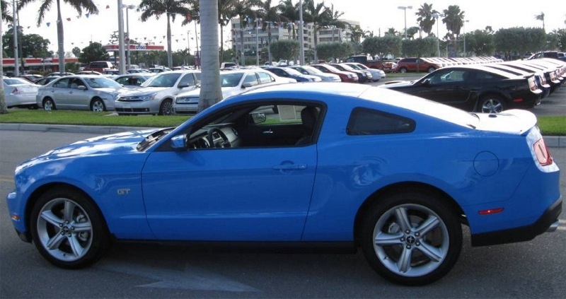 Grabber Blue 10 Mustang GT Coupe