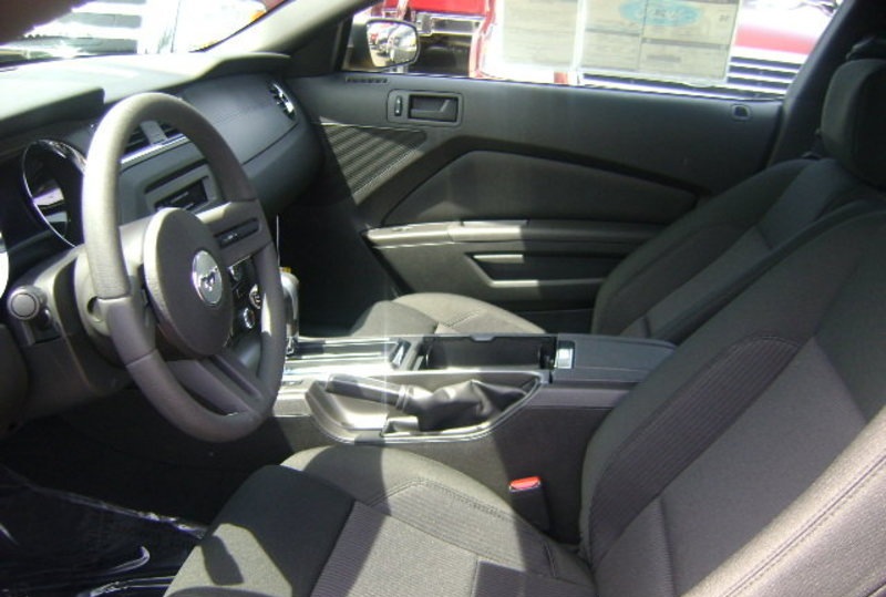 Interior 2010 Mustang V6 Coupe