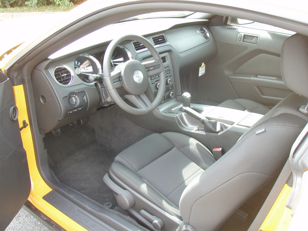 Interior 2011 Mustang V6 Coupe