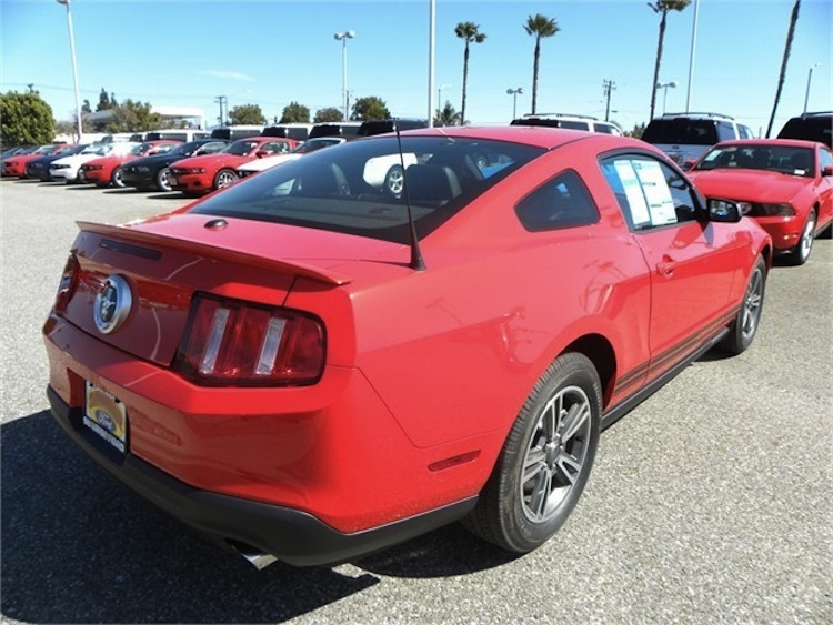 Red Race 12 Mustang V6 Coupe