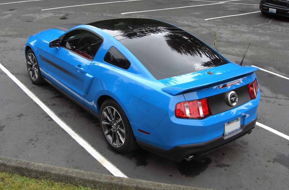 Grabber Blue '12 Mustang GT/CS Coupe