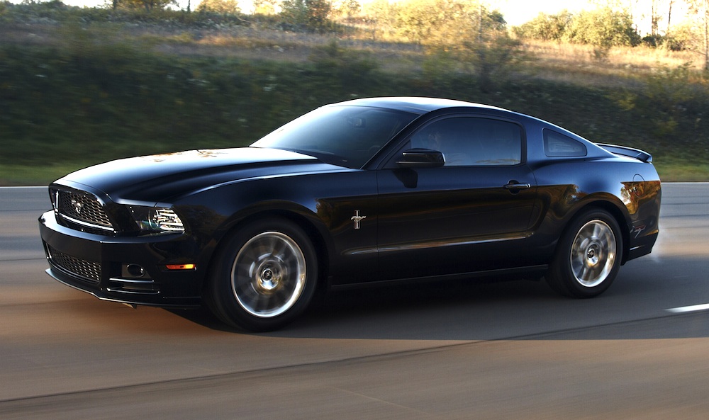 Black 2013 Mustang V6