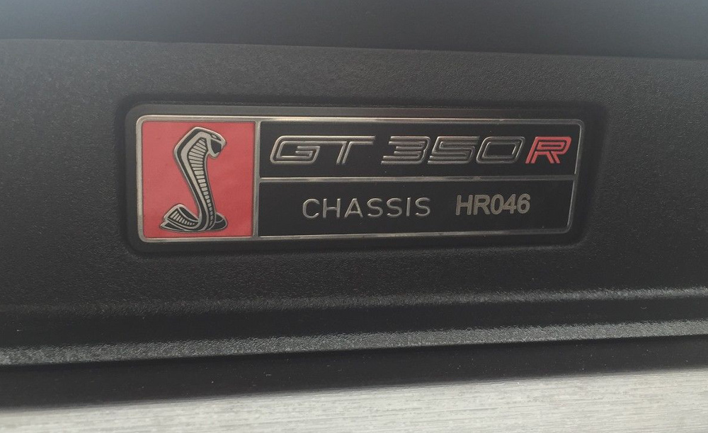 GT350R dash badge