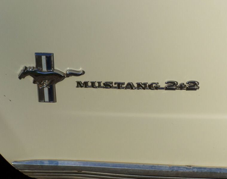 Mustang  2+2 Emblem