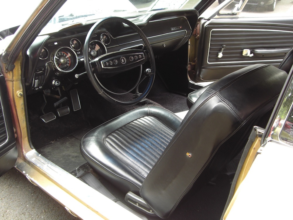 Restoration Interior 1968 Mustang Golden Nugget Special