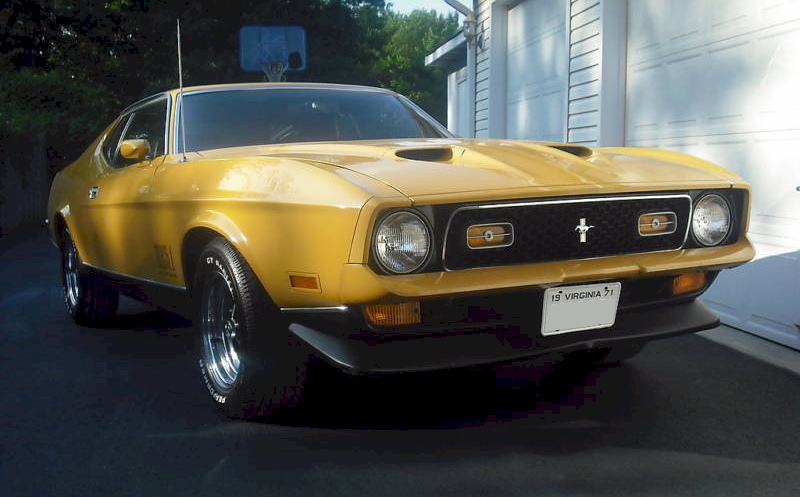 Medium Yellow Gold 1971 Ford Mustang 