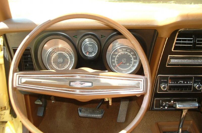 Dash close-up 1973 Mustang