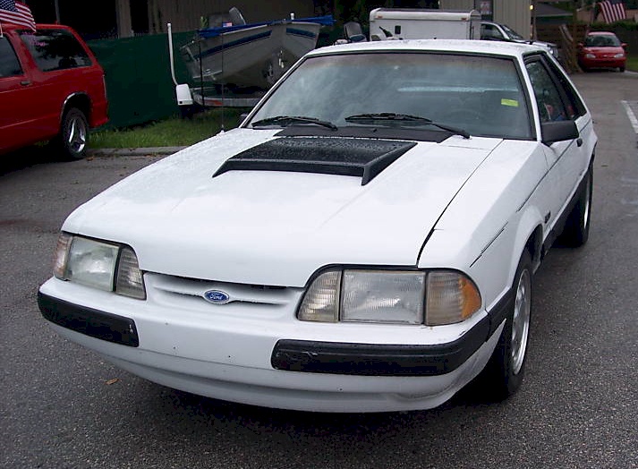 Oxford White 1986 Mustang LX