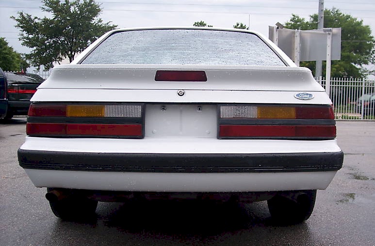 Oxford White 1986 Mustang LX