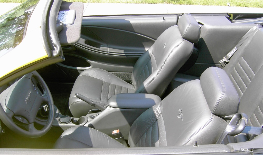 Charcoal Interior 2000 Mustang GT Spring Feature Convertible
