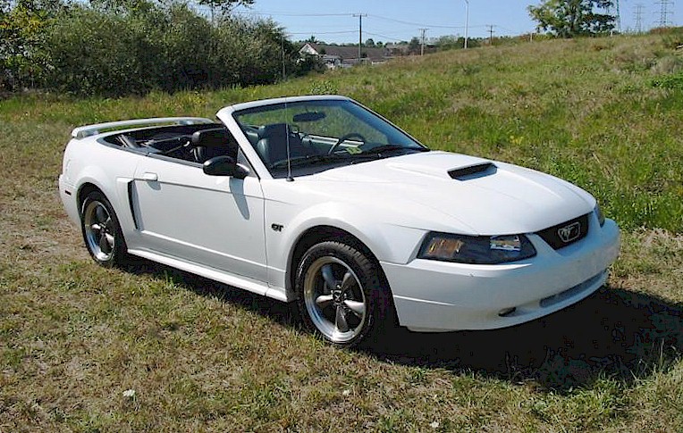 Oxford White 2003 Ford Mustang 
