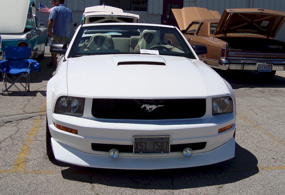 Performance White 05 Mustang Convertible