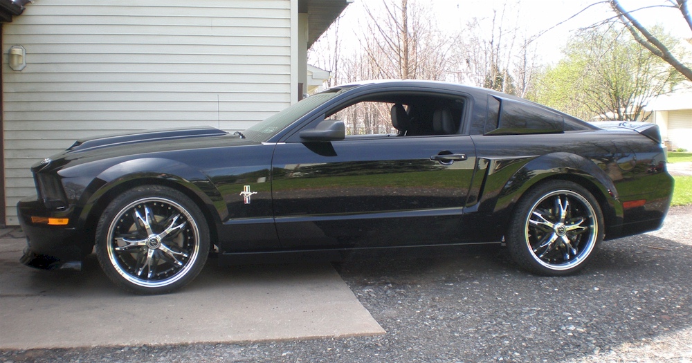 Black 07 Mustang