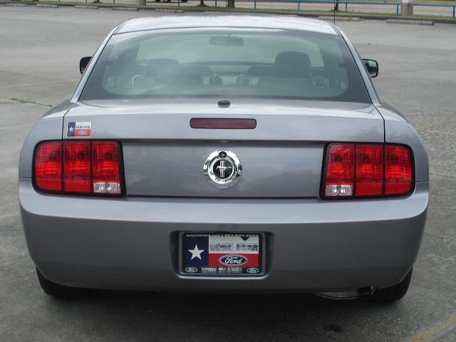 2007 Tungsten Gray Mustang rear end view