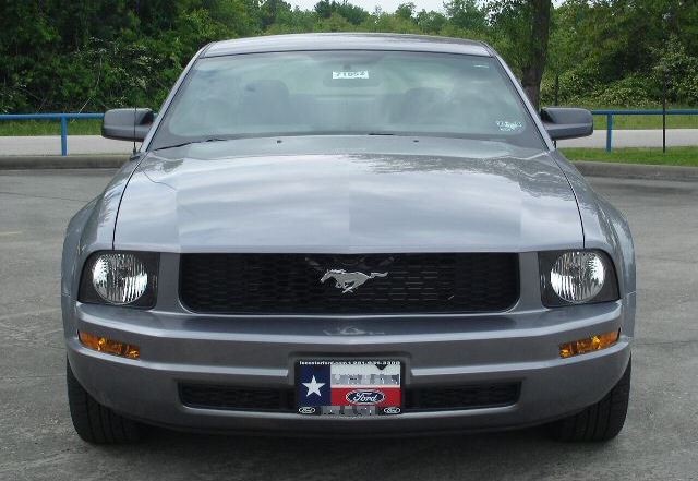2007 Tungsten Gray Mustang front end view