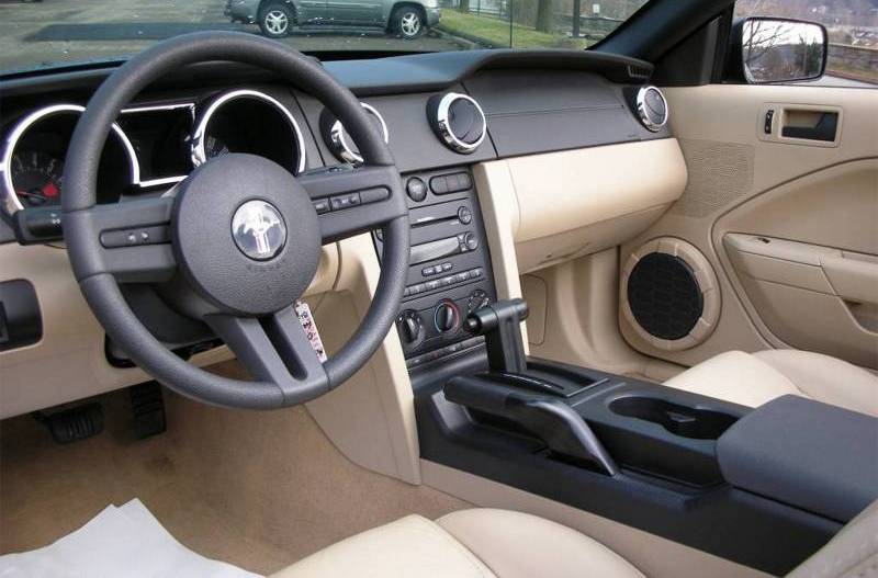 Dash 2007 Mustang Coupe