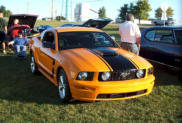 Grabber Orange 08 Mustang GT