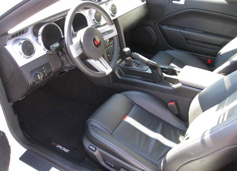 Interior 2008 Mustang Saleen H302 Coupe