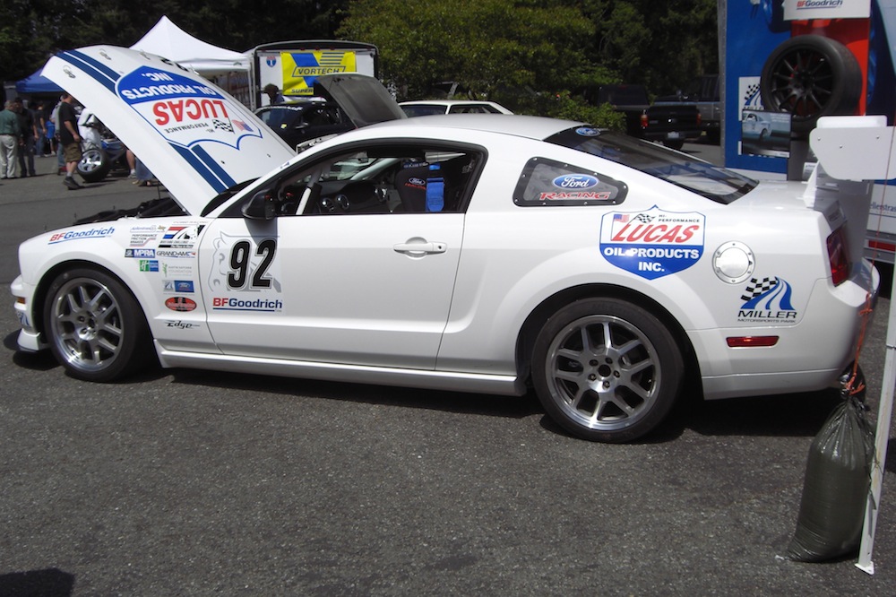 Performance White 08 Mustang FR500S