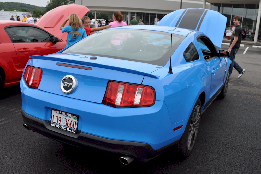 Grabber Blue 10 Mustang GT