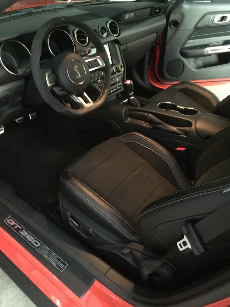 2016 Shelby GT350 interior