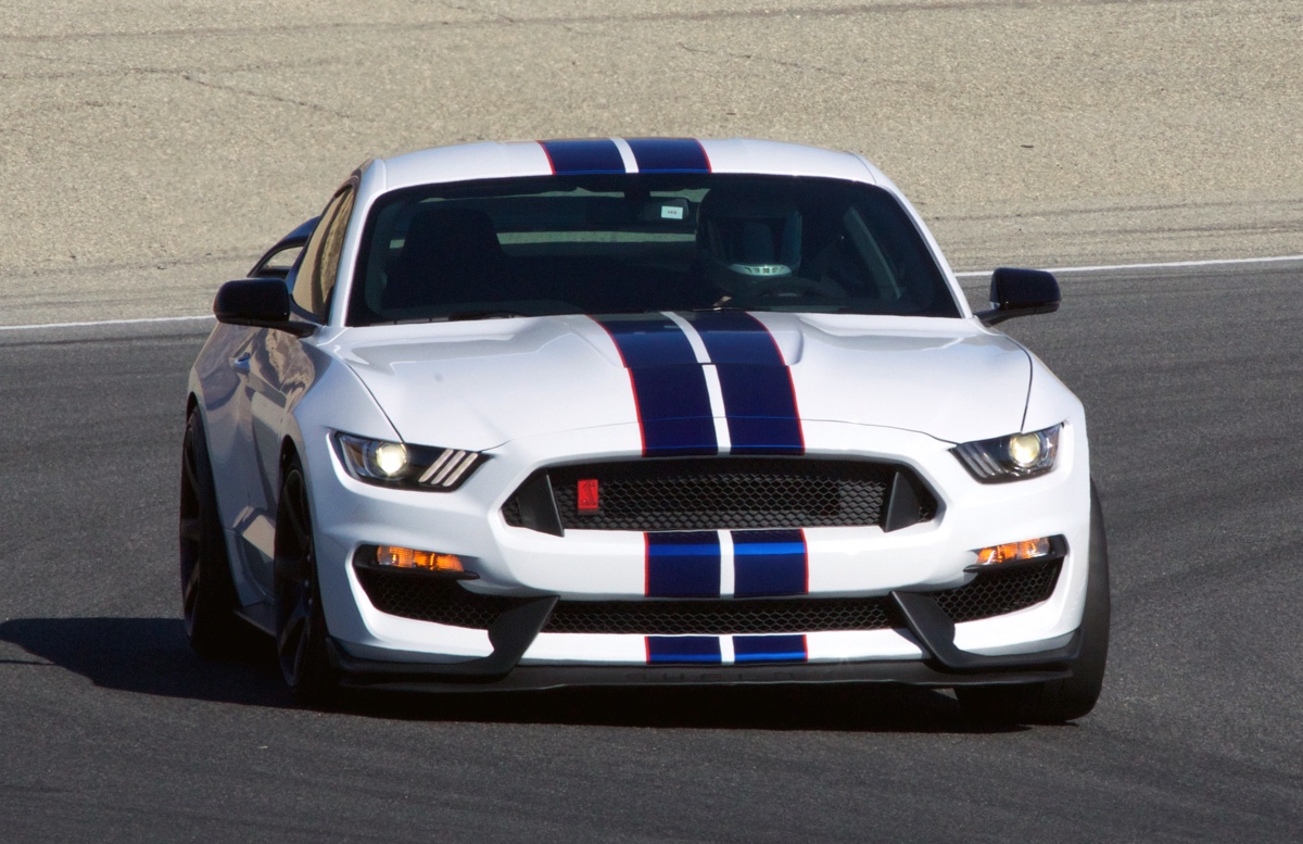 Oxford White 2016 Mustang Shelby GT350R