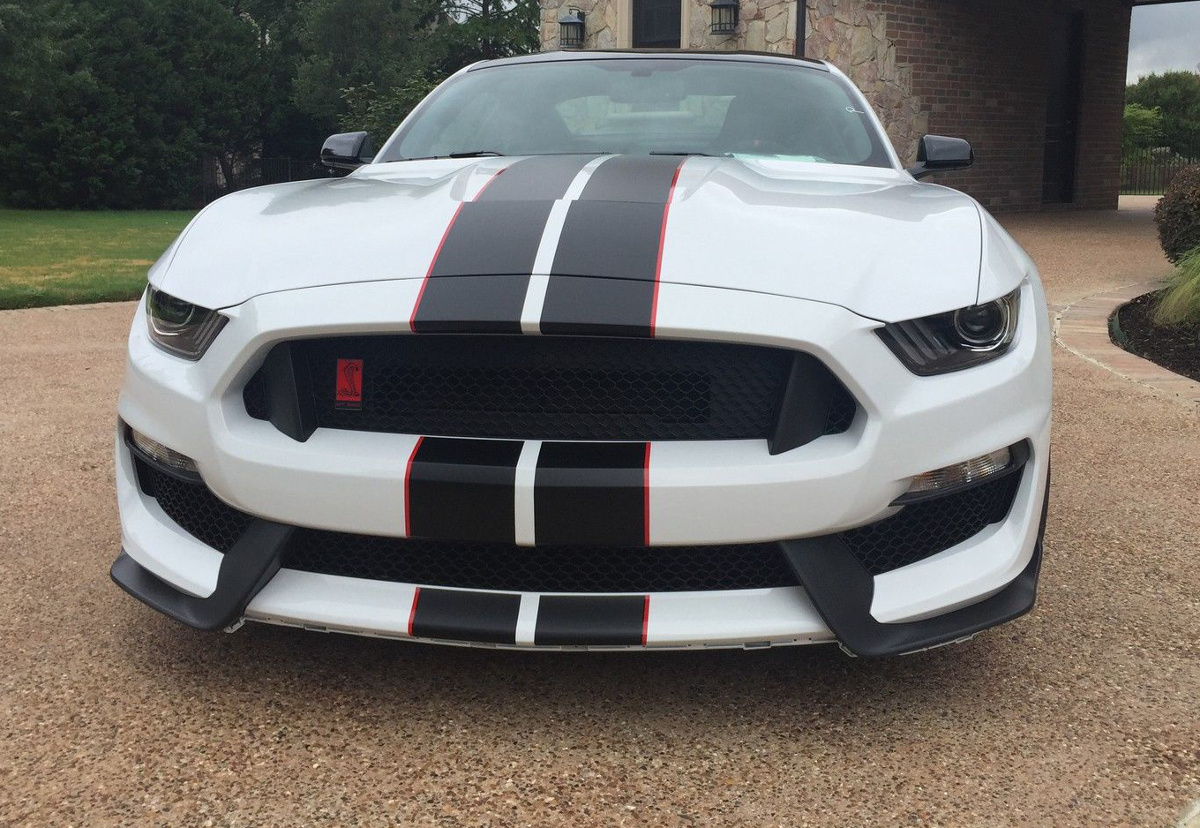 Oxford White 2017 Shelby GT350R