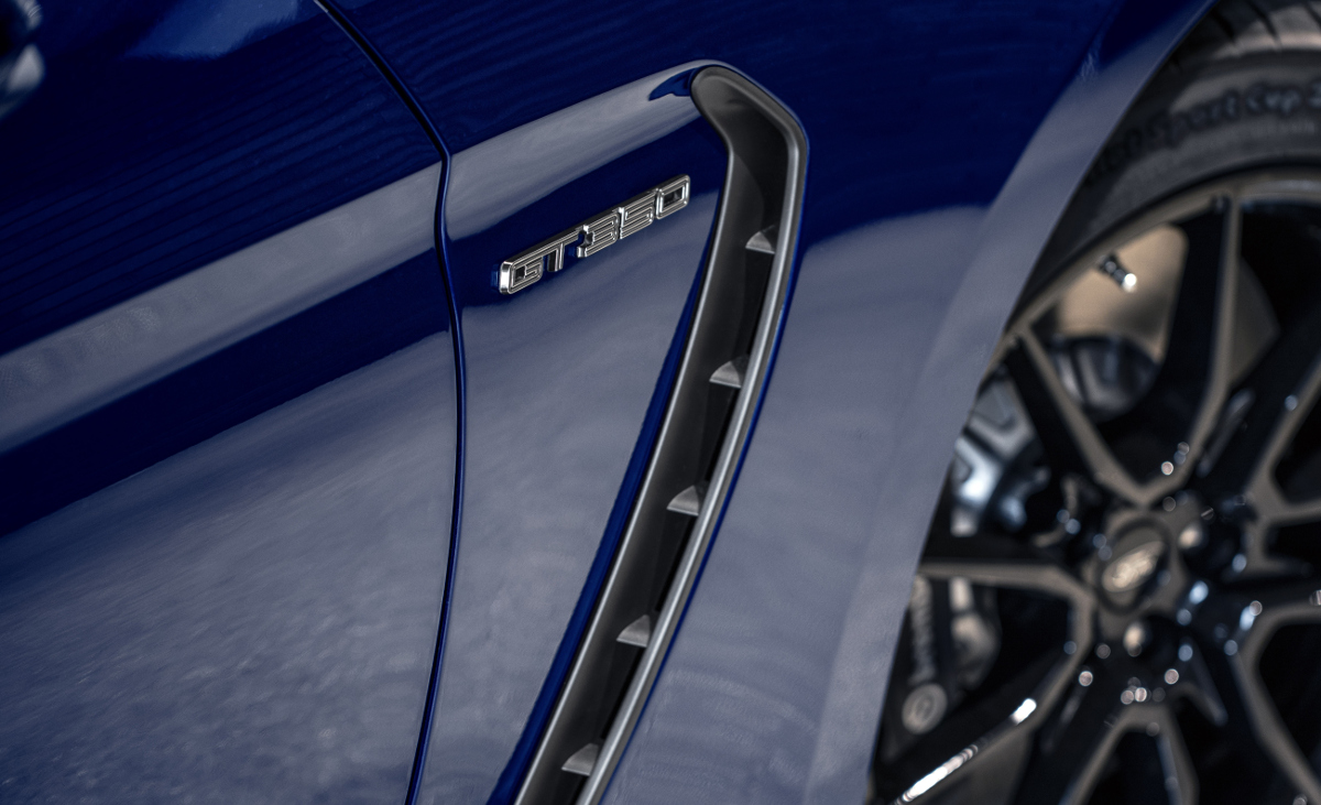 2019 Mustang GT350 fender emblem